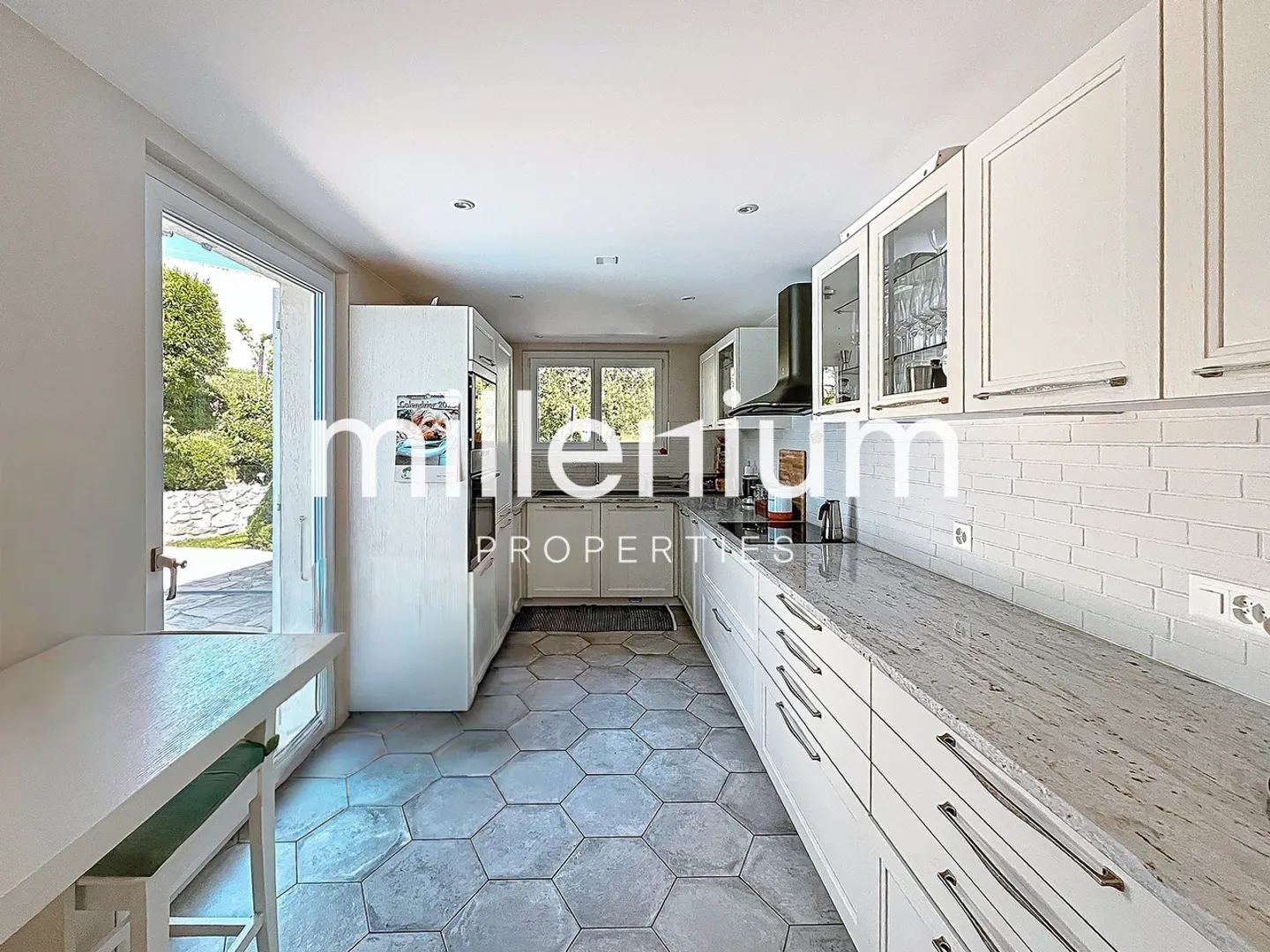 Magnifica villa con piscina a Crans vicino a Céligny - Foto 9 di 21