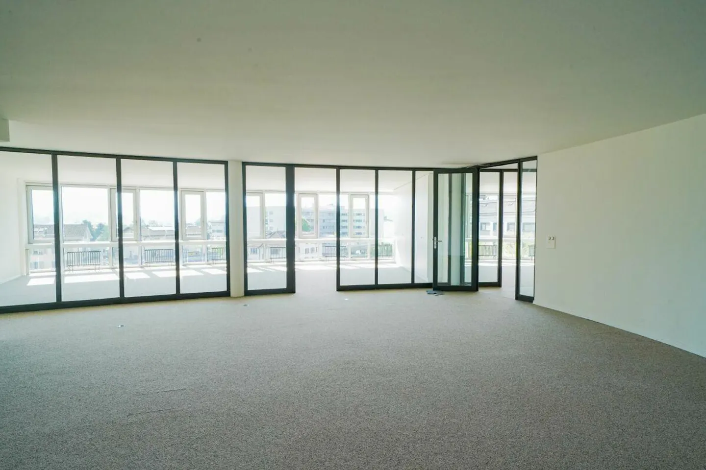 Top Commercial Space at Sonnenplatz: Flexibility on 189 m² - Photo 3 of 11