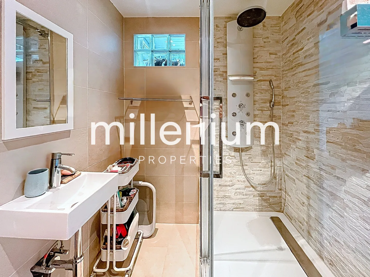 Magnifica villa con piscina a Crans vicino a Céligny - Foto 12 di 21