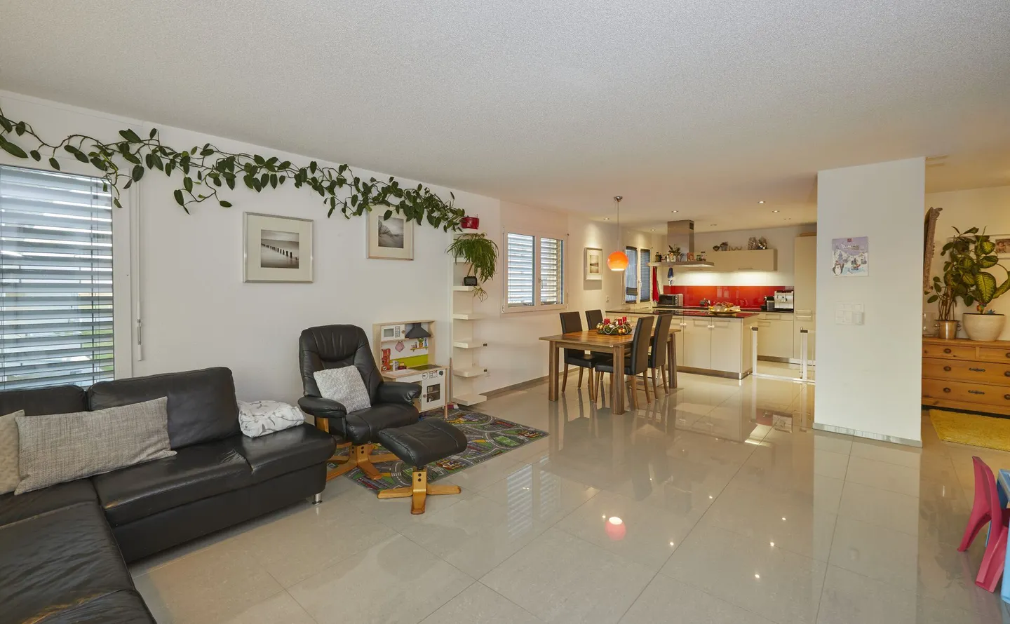 Sunny 4.5-room apartment with balcony 28 m2 - Photo 6 of 18
