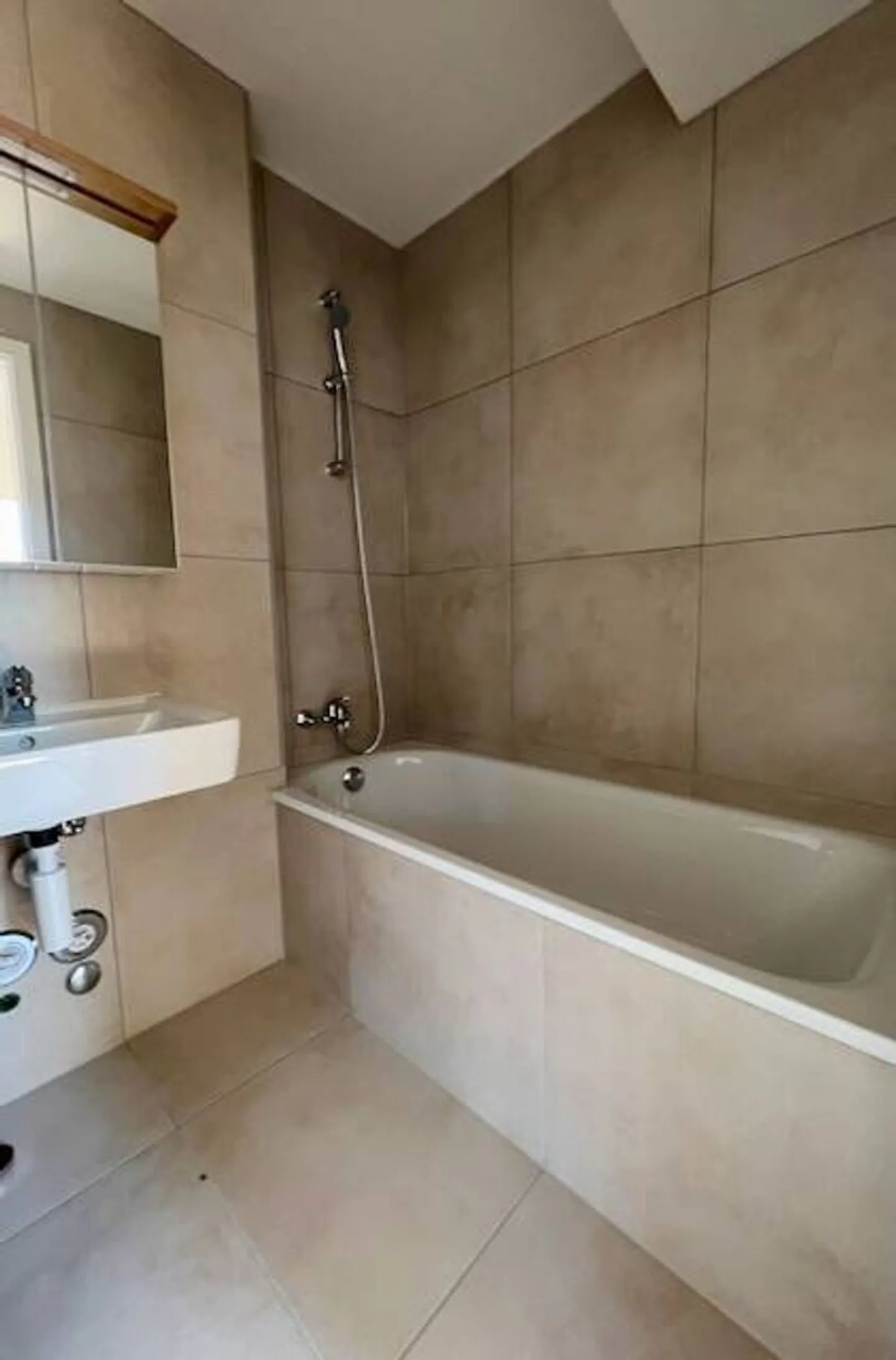 Mixed-Use Building in Couvet - Photo 9 of 13