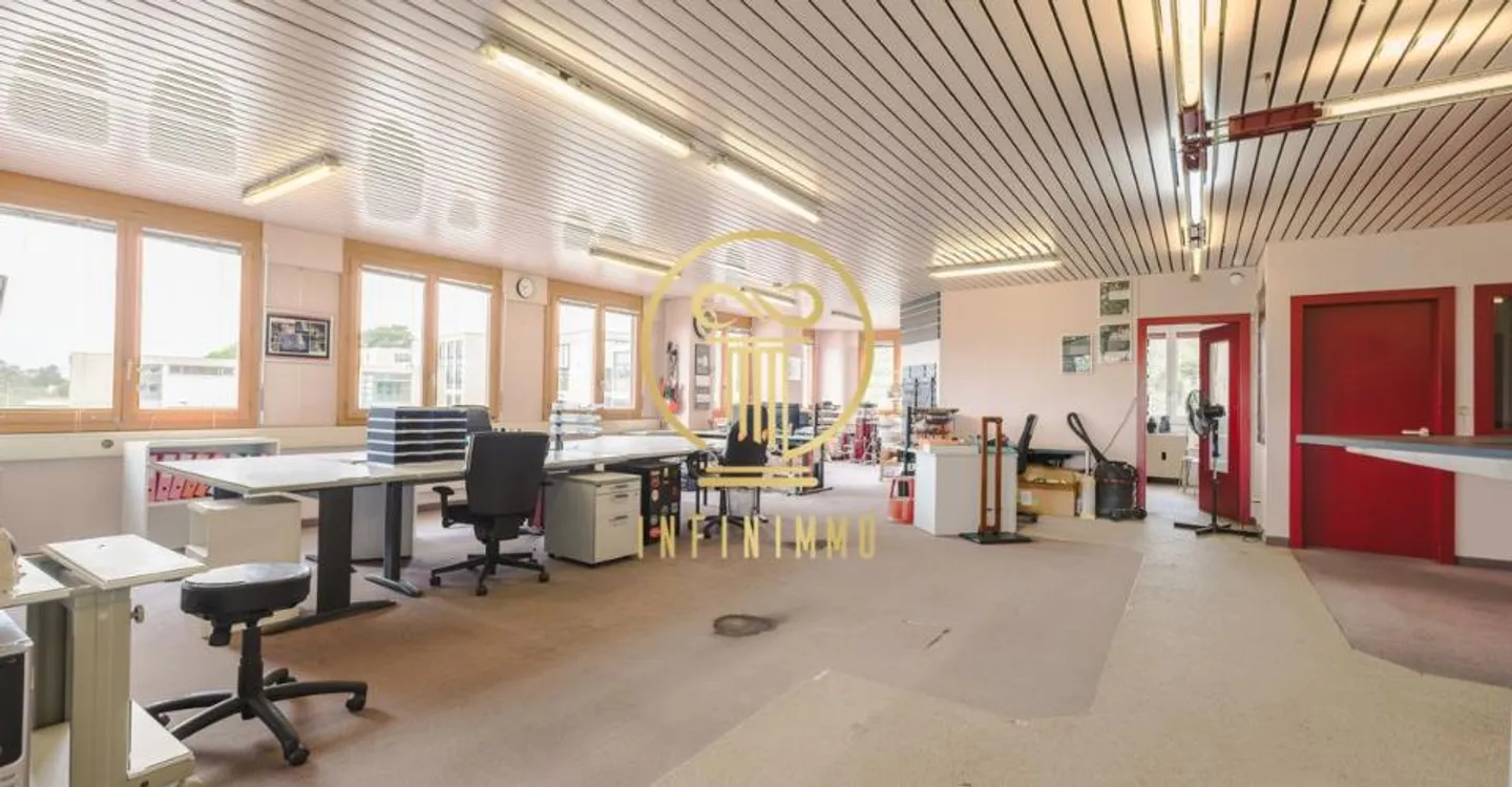 Espace Commercial avec Vue Lac - Photo 1 sur 6