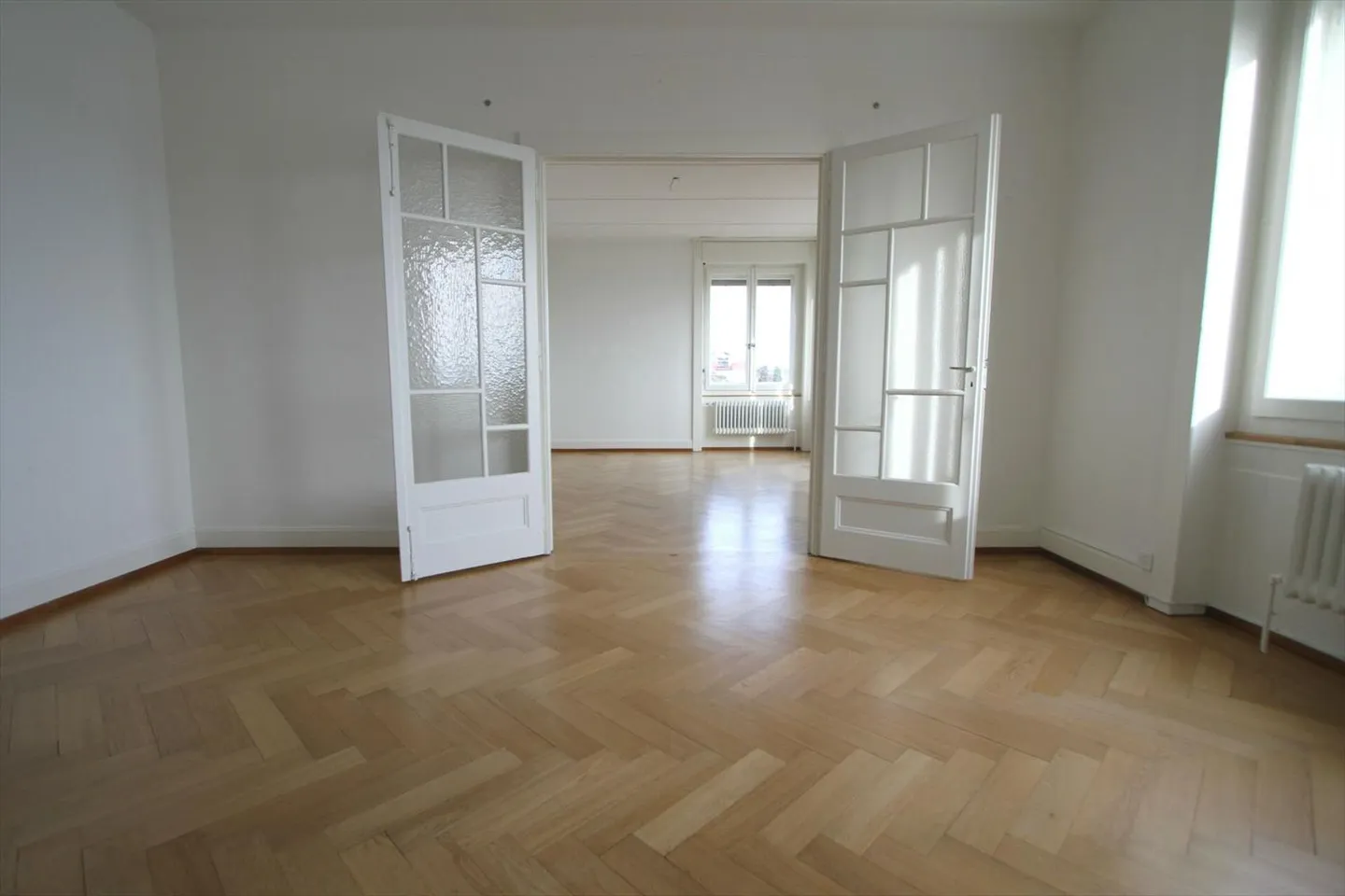 4-room apartment with balcony and stunning lake view - Photo 2 of 7