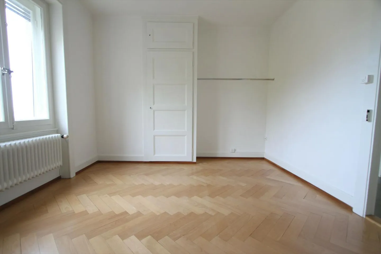 4-room apartment with balcony and stunning lake view - Photo 4 of 7