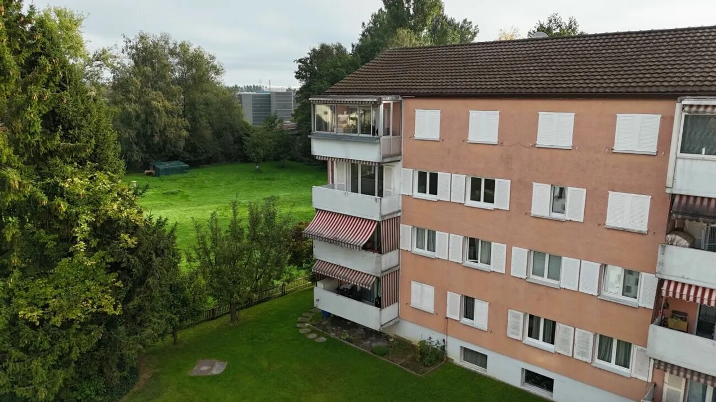 Prima occupazione dopo ristrutturazione totale: Moderno appartamento con 4 camere in una posizione tranquilla e soleggiata con garage singolo - Foto 16 di 17