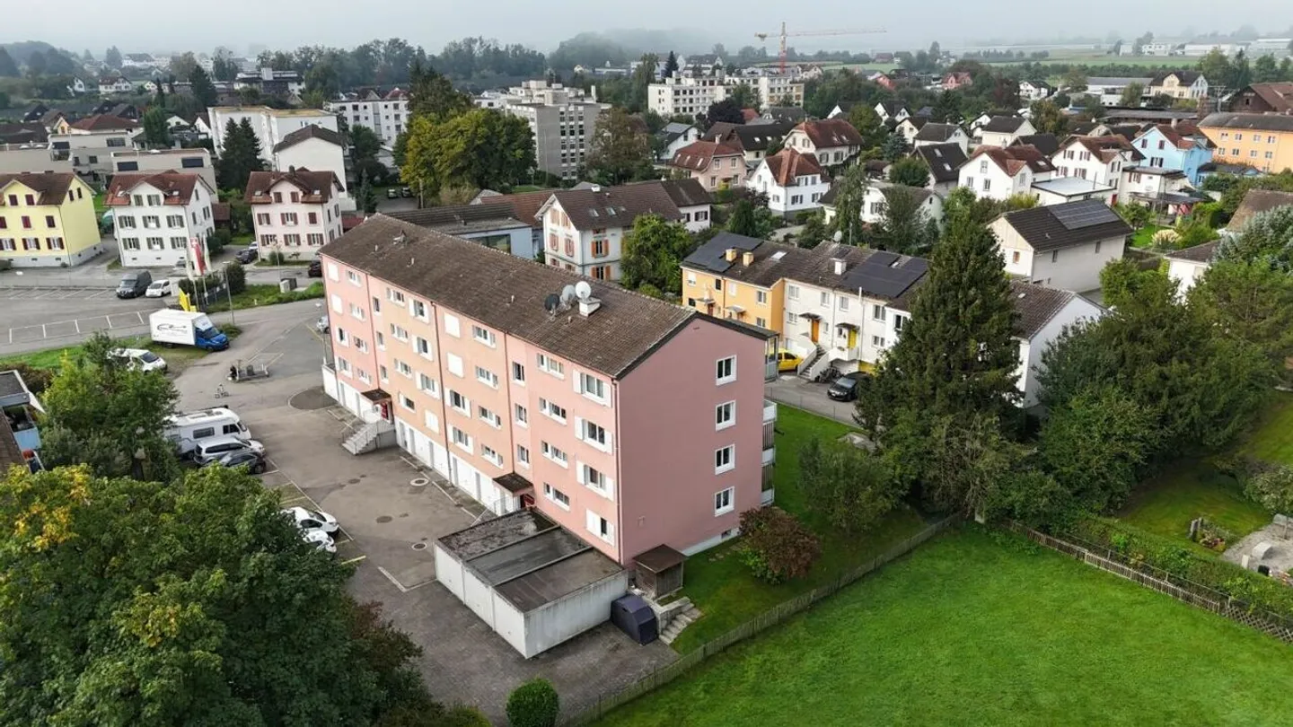 Prima occupazione dopo ristrutturazione totale: Moderno appartamento con 4 camere in una posizione tranquilla e soleggiata con garage singolo - Foto 17 di 17