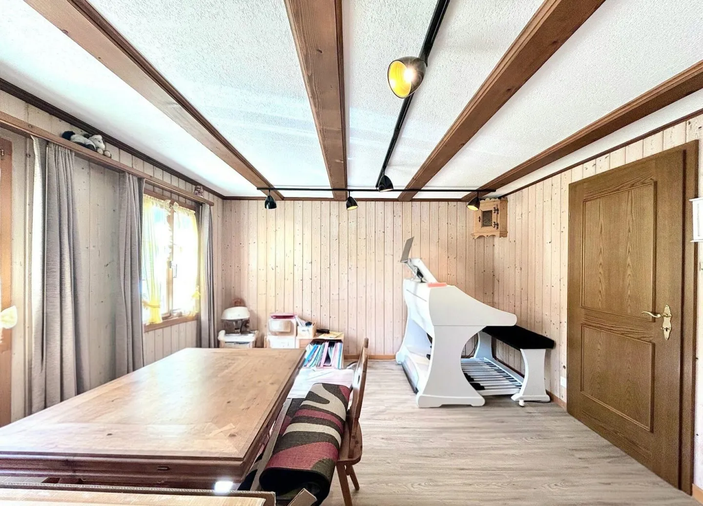 Maison individuelle modernisée avec extension neuve de haute qualité et 3 places de stationnement à Thörigen - Photo 6 sur 21