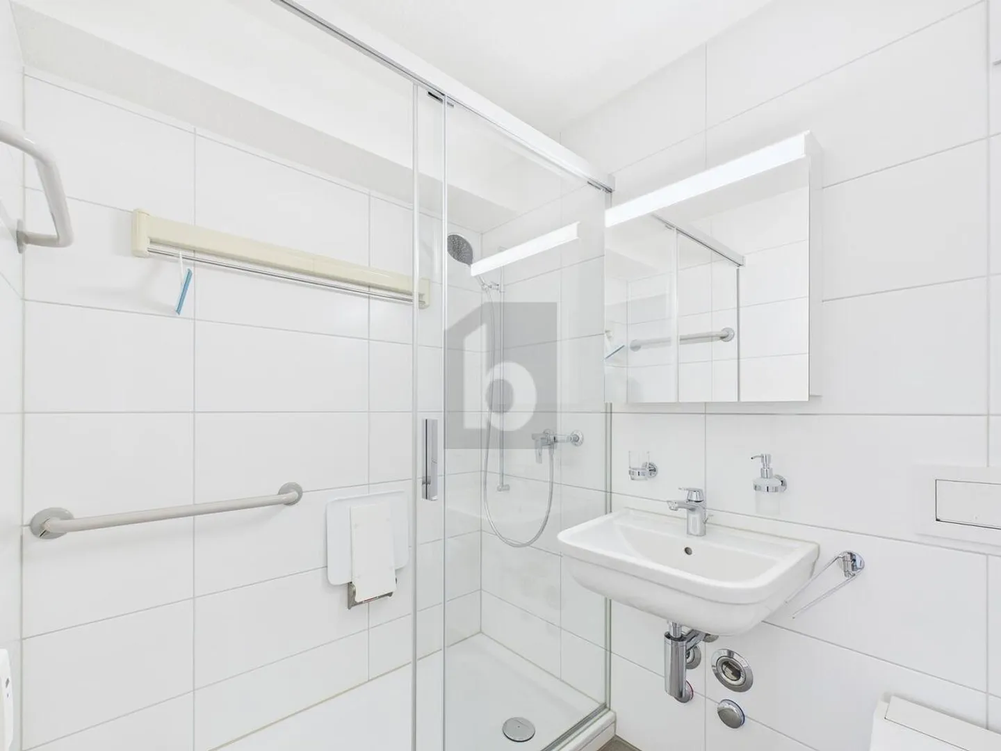 LIGHT-FLOODED WITH A VIEW - Photo 5 of 6