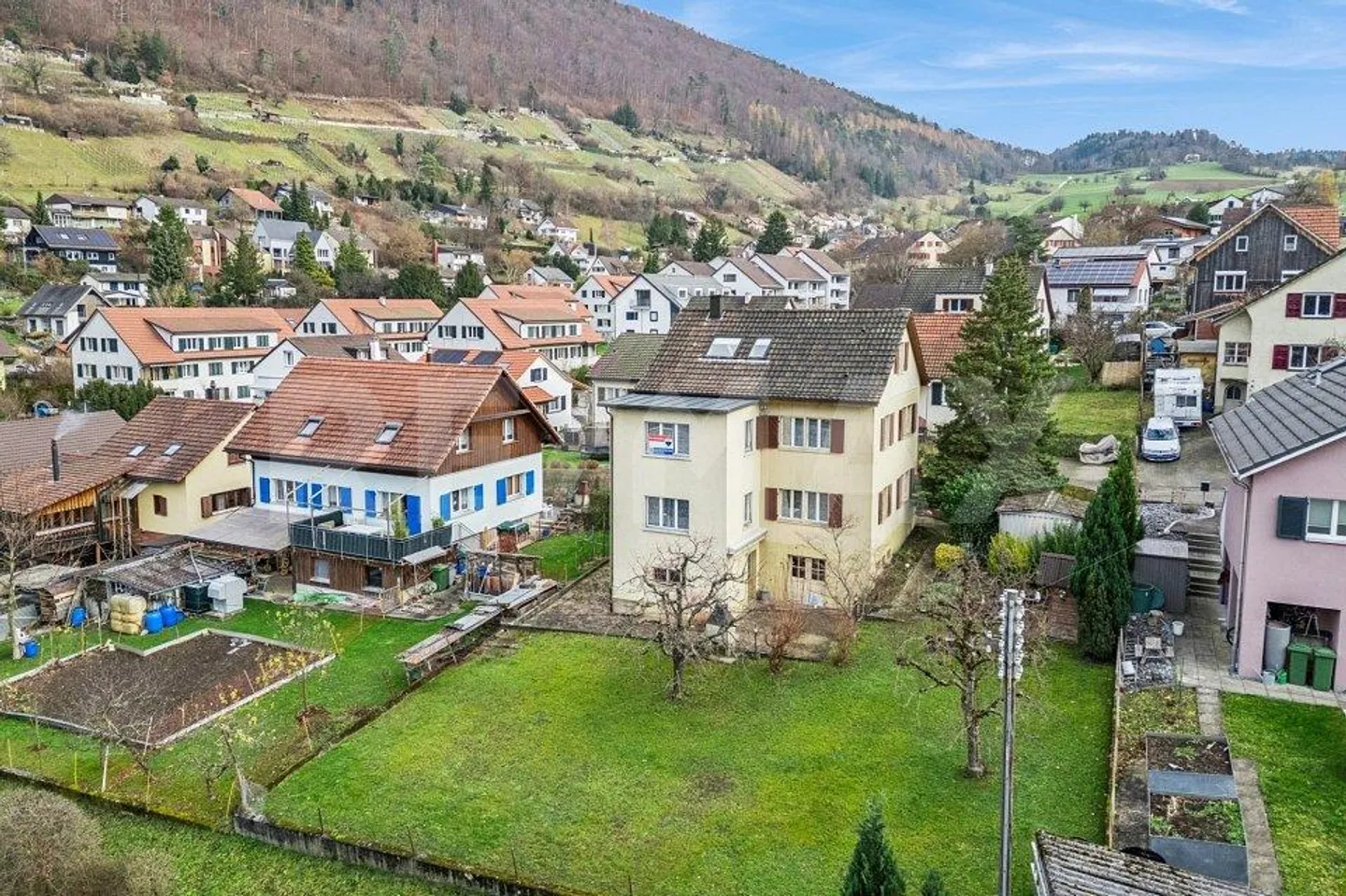 Teilrenoviertes Mehrfamilienhaus mit viel Potential - Foto 2 von 13