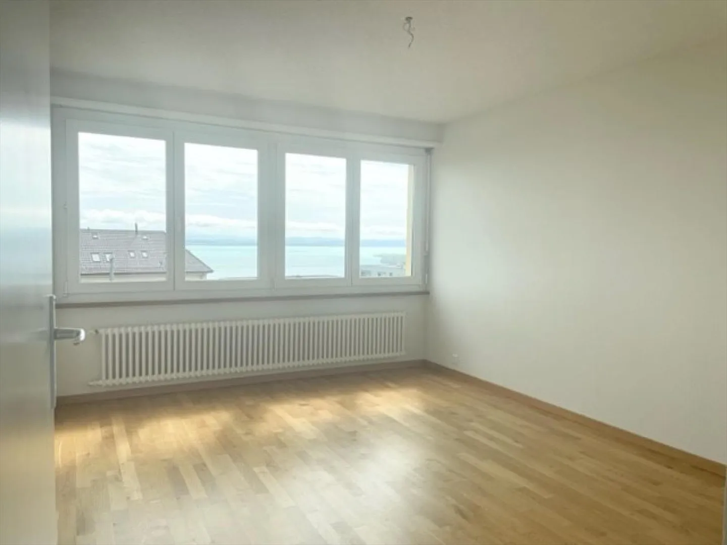 Appartement de 4 pièces avec vue sur le lac et les Alpes - Photo 9 sur 13