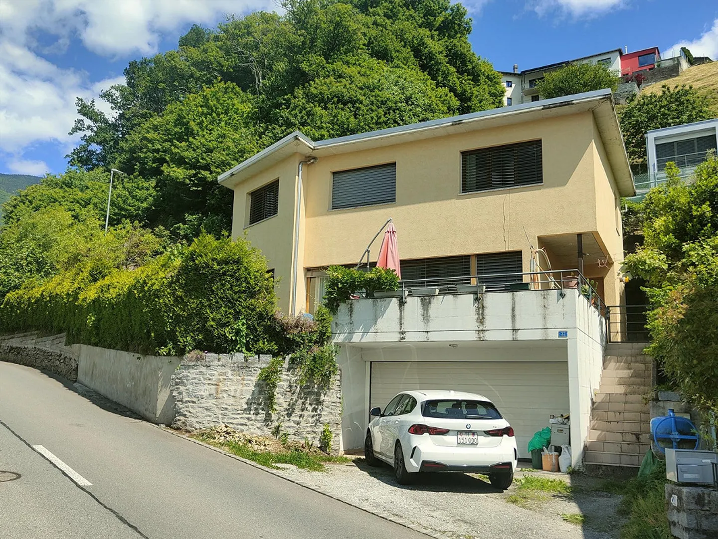 Single-family house with garden, on a hill in Giubiasco - Photo 2 of 19