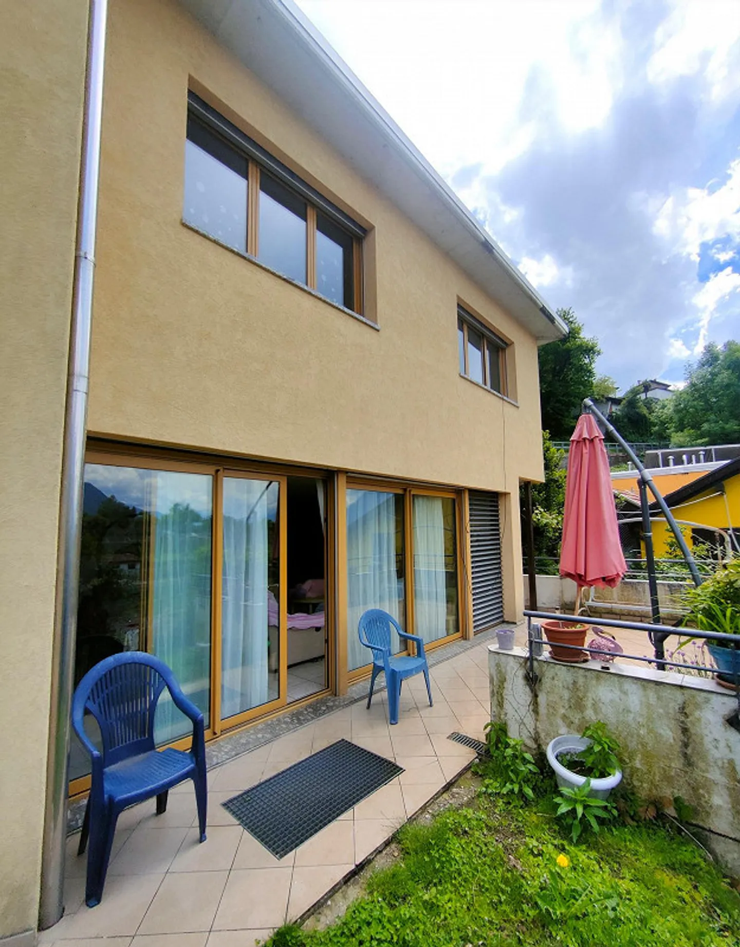 Single-family house with garden, on a hill in Giubiasco - Photo 3 of 19