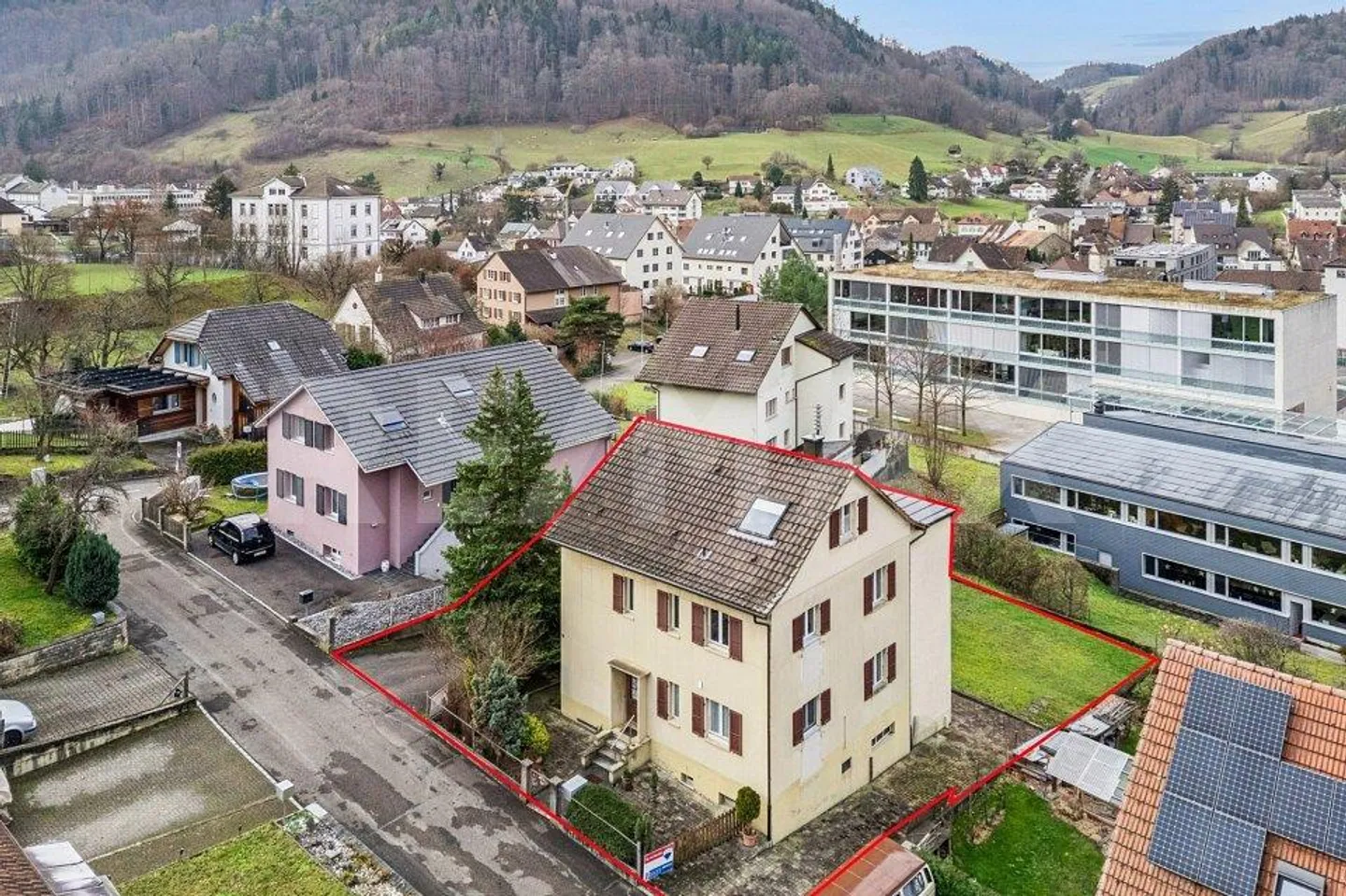 Teilrenoviertes Mehrfamilienhaus mit viel Potential - Foto 1 von 13