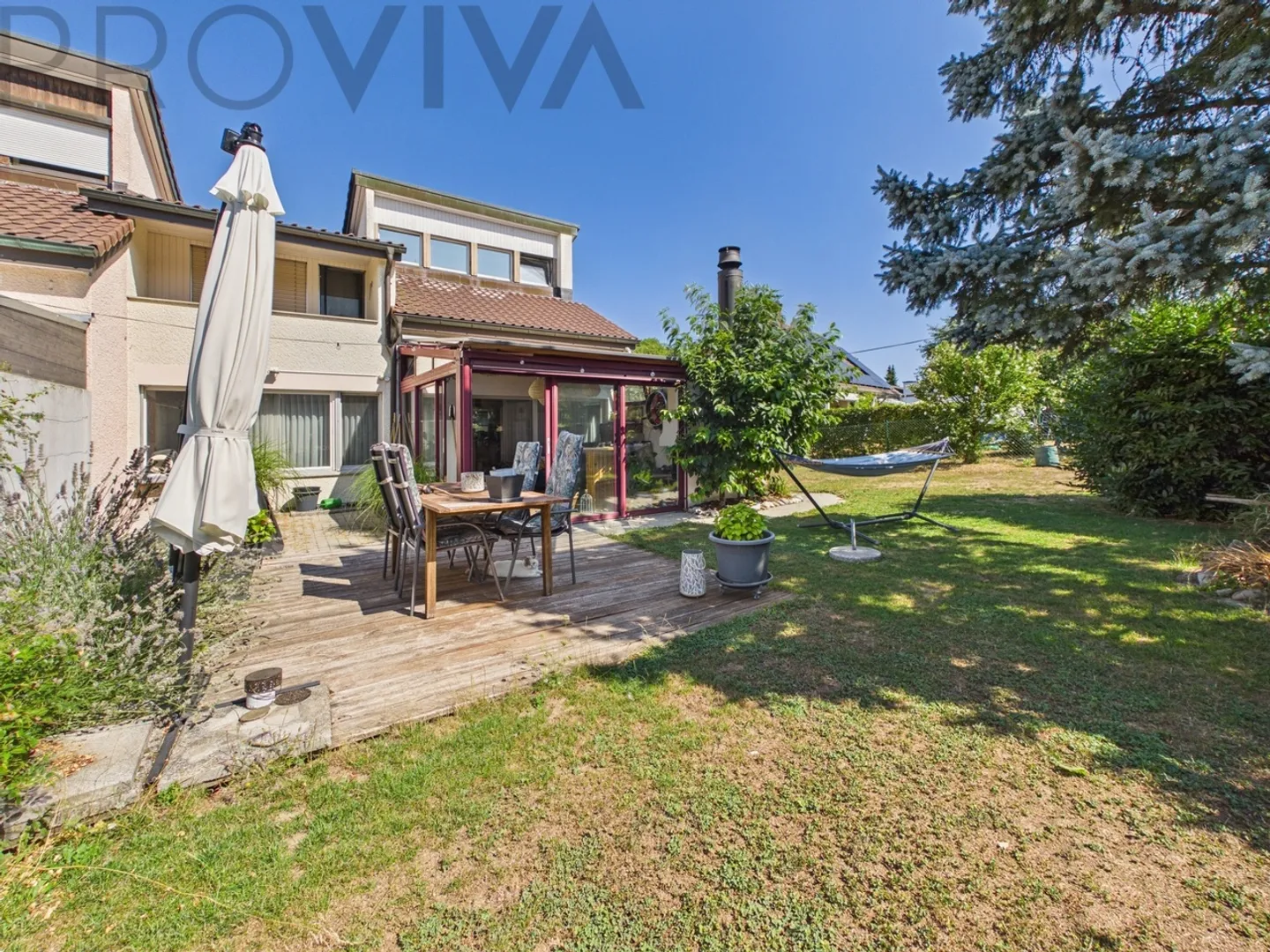 Ampia casa angolare nel verde - ideale per le famiglie - Foto 2 di 9