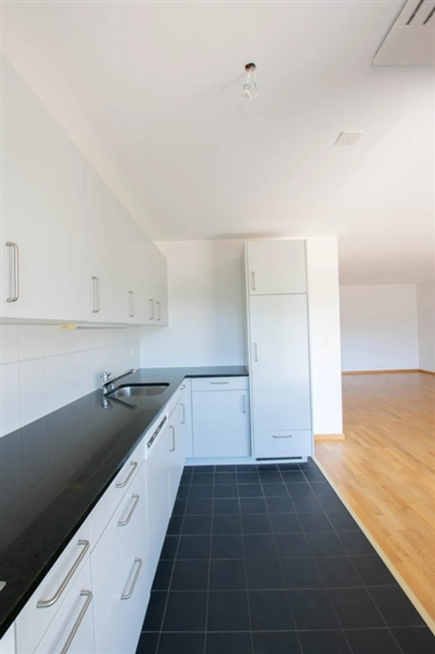 Ampio appartamento di 2,5 locali a Belp - Foto 1 di 8