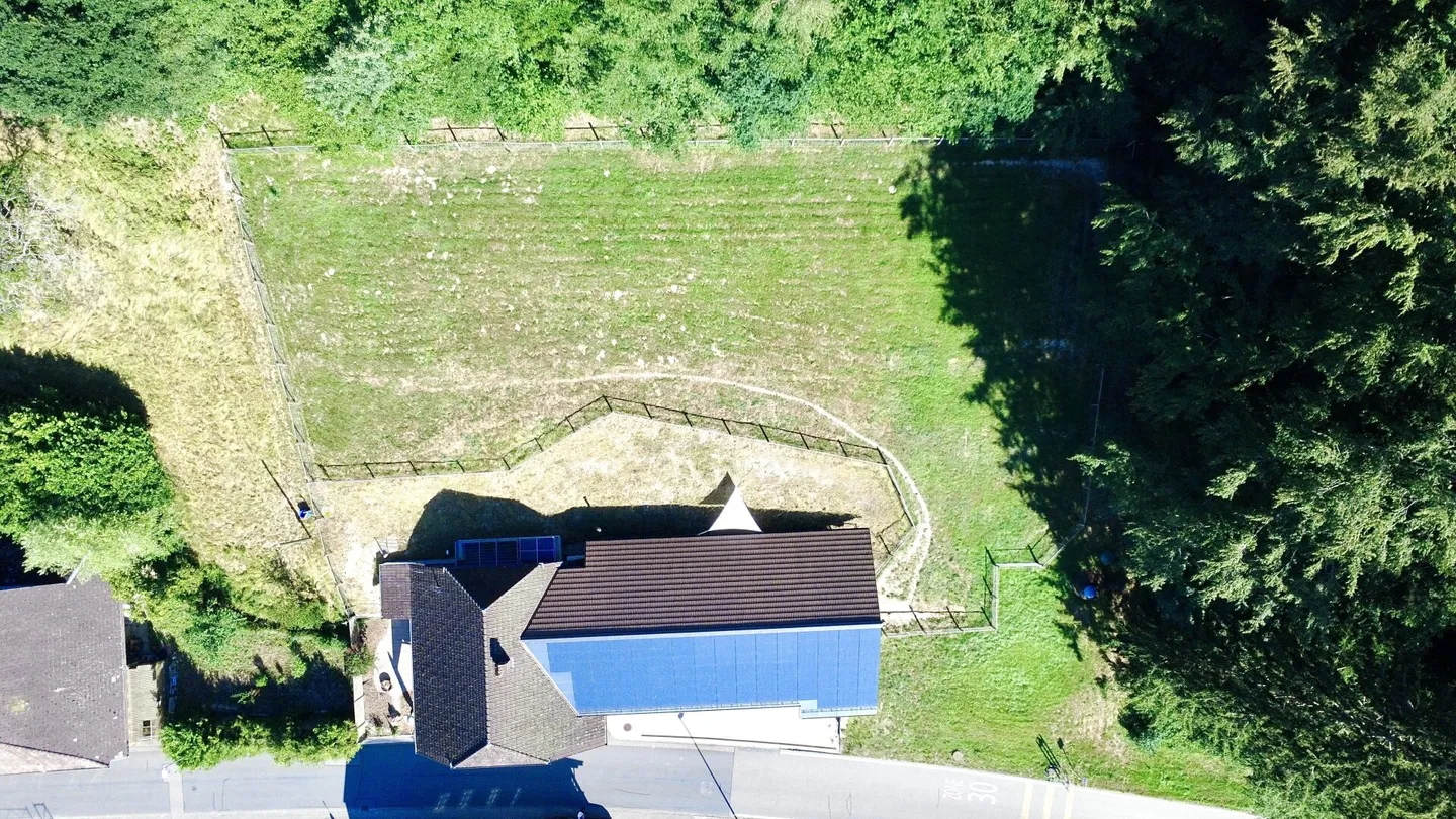 Maison individuelle modernisée avec extension neuve de haute qualité et 3 places de stationnement à Thörigen - Photo 21 sur 21