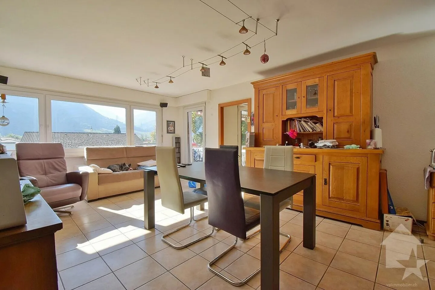 4.5 rooms with a garage box and an outdoor parking space included - Photo 2 of 13