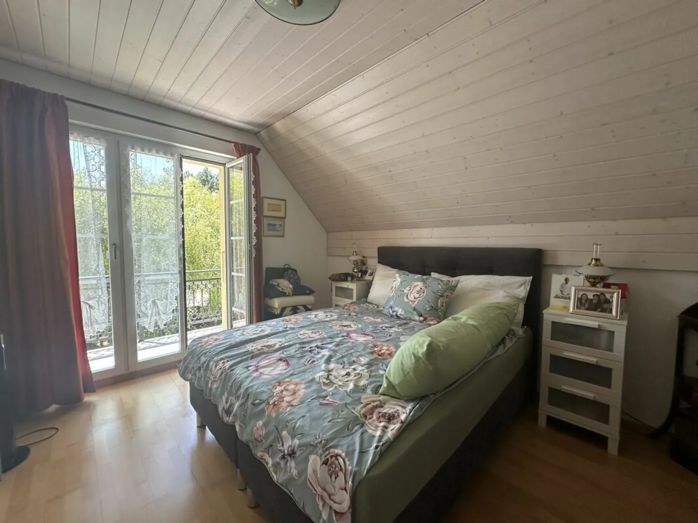 Charming Family Villa with Garage - Photo 15 of 29