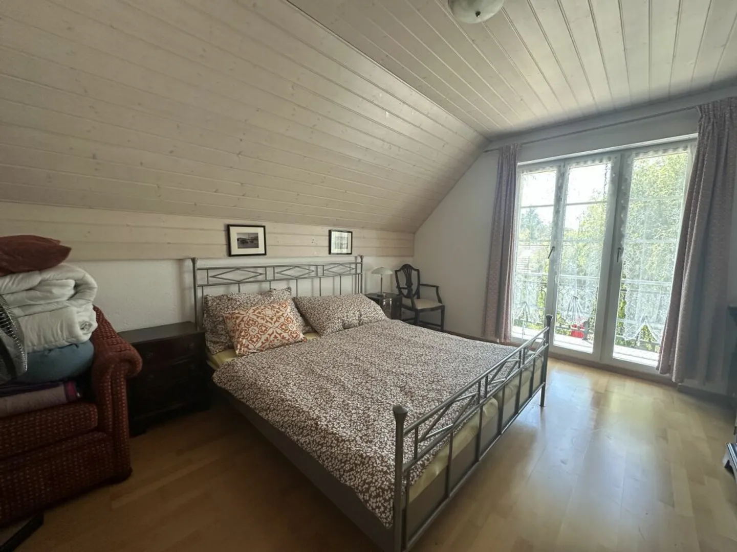 Charming Family Villa with Garage - Photo 16 of 29