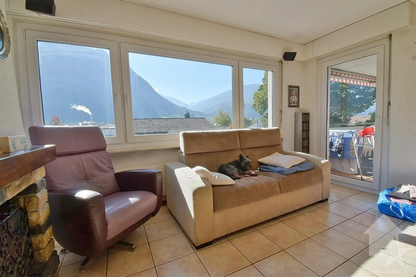 4.5 rooms with a garage box and an outdoor parking space included - Photo 3 of 13