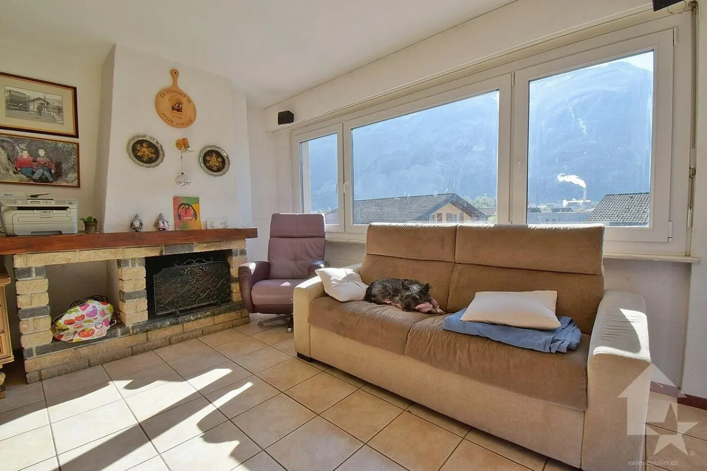 4.5 rooms with a garage box and an outdoor parking space included - Photo 4 of 13