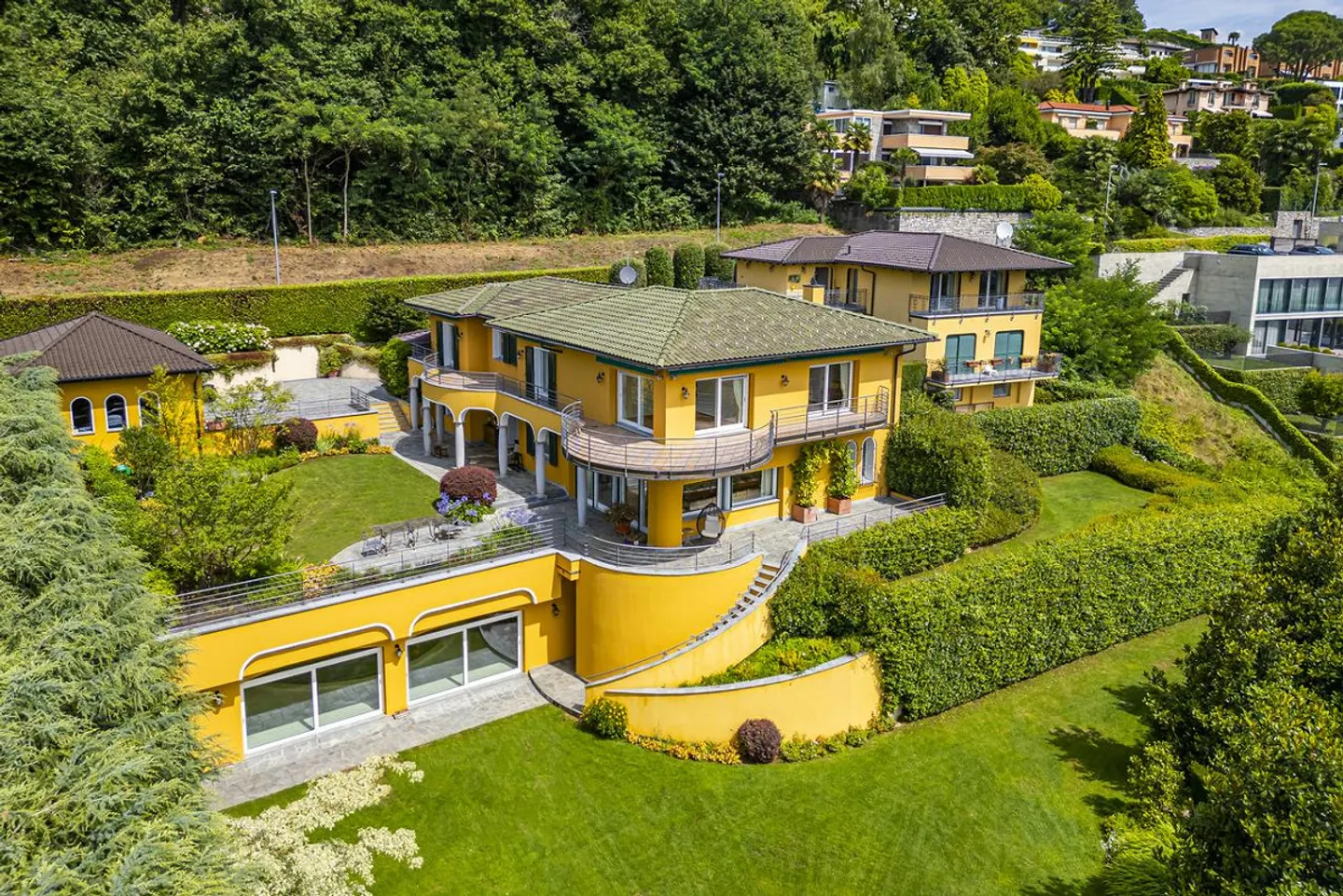 Elegante Villa mit Seeblick - Foto 1 von 25