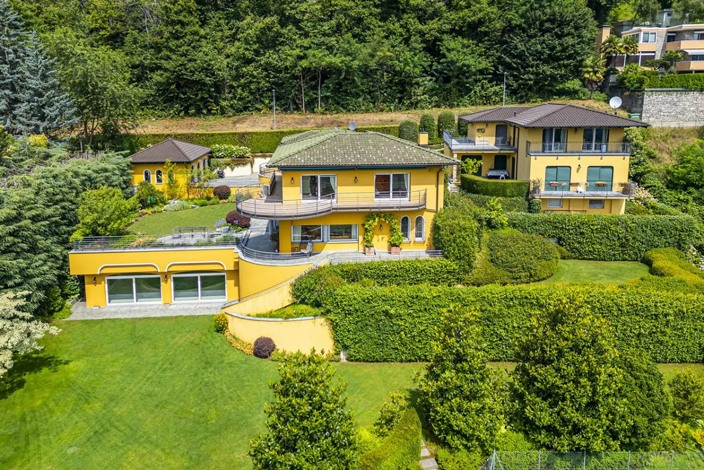 Elegante Villa mit Seeblick - Foto 2 von 25
