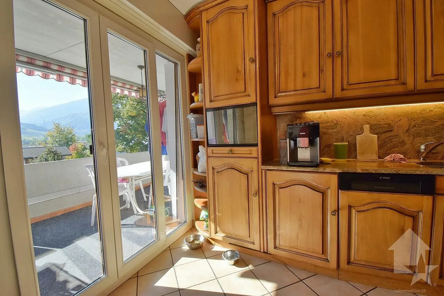 4.5 rooms with a garage box and an outdoor parking space included - Photo 5 of 13