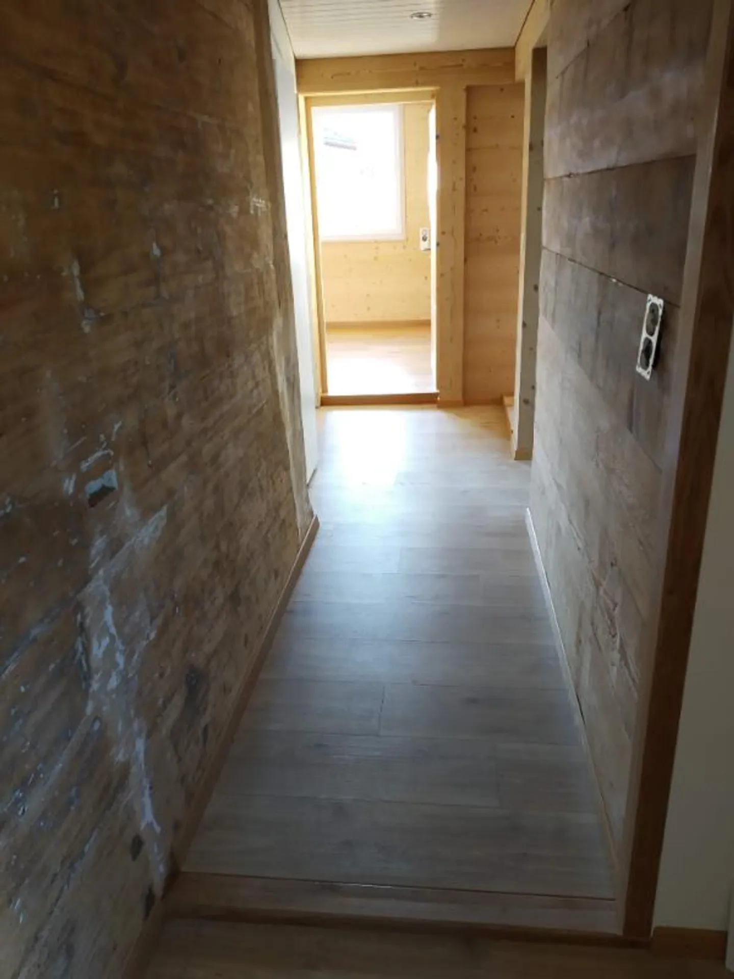 Bella appartamento di 4 stanze in un quartiere familiare - Foto 3 di 5