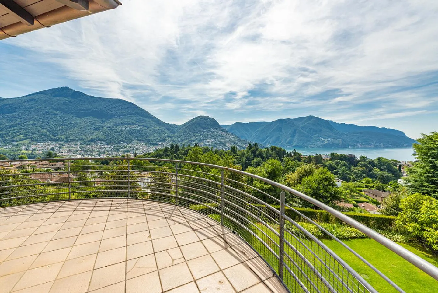 Elegante Villa mit Seeblick - Foto 12 von 25