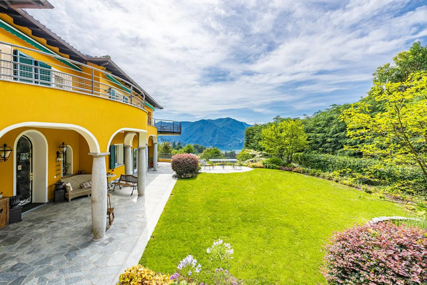 Elegante Villa mit Seeblick - Foto 13 von 25