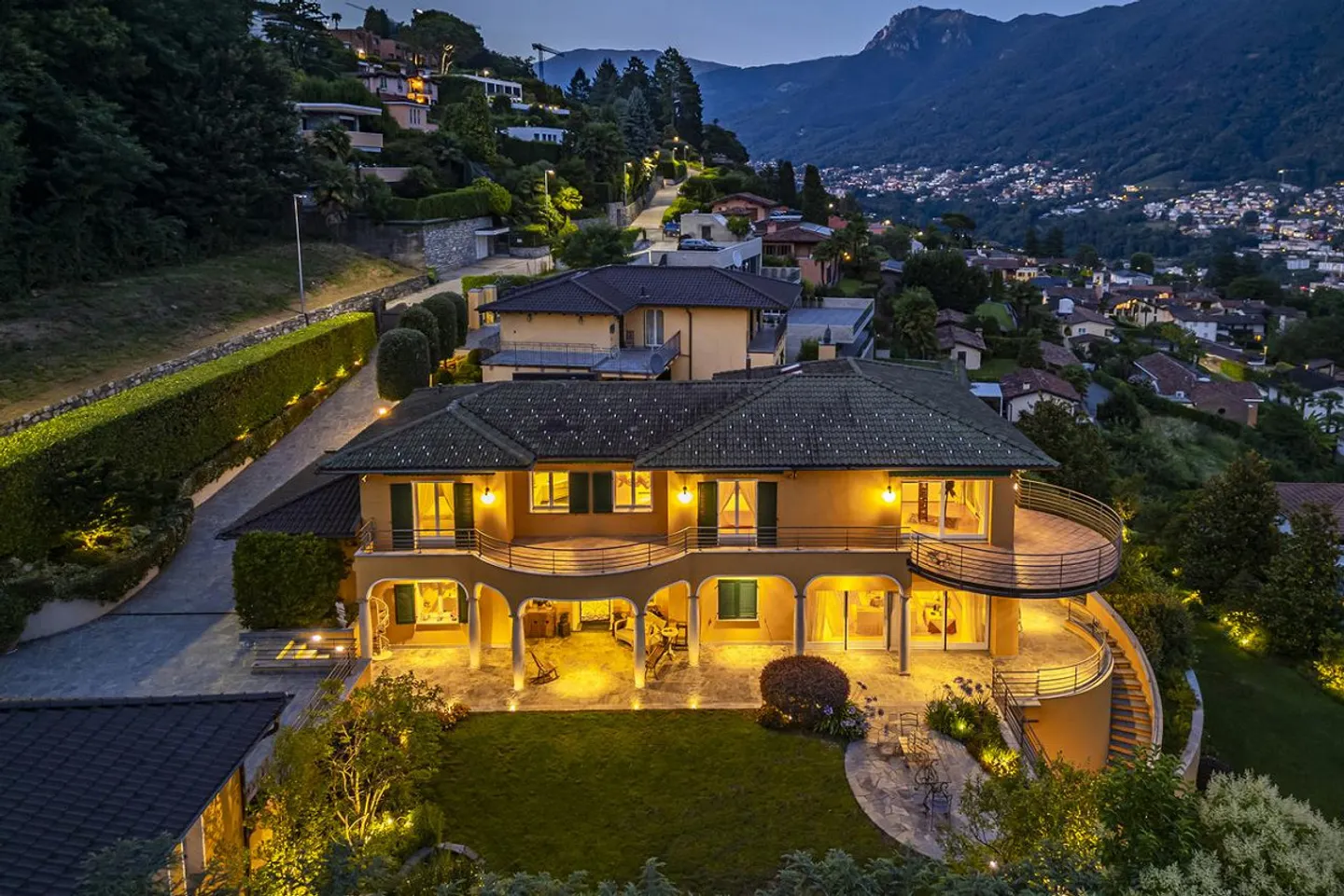 Elegante Villa mit Seeblick - Foto 18 von 25