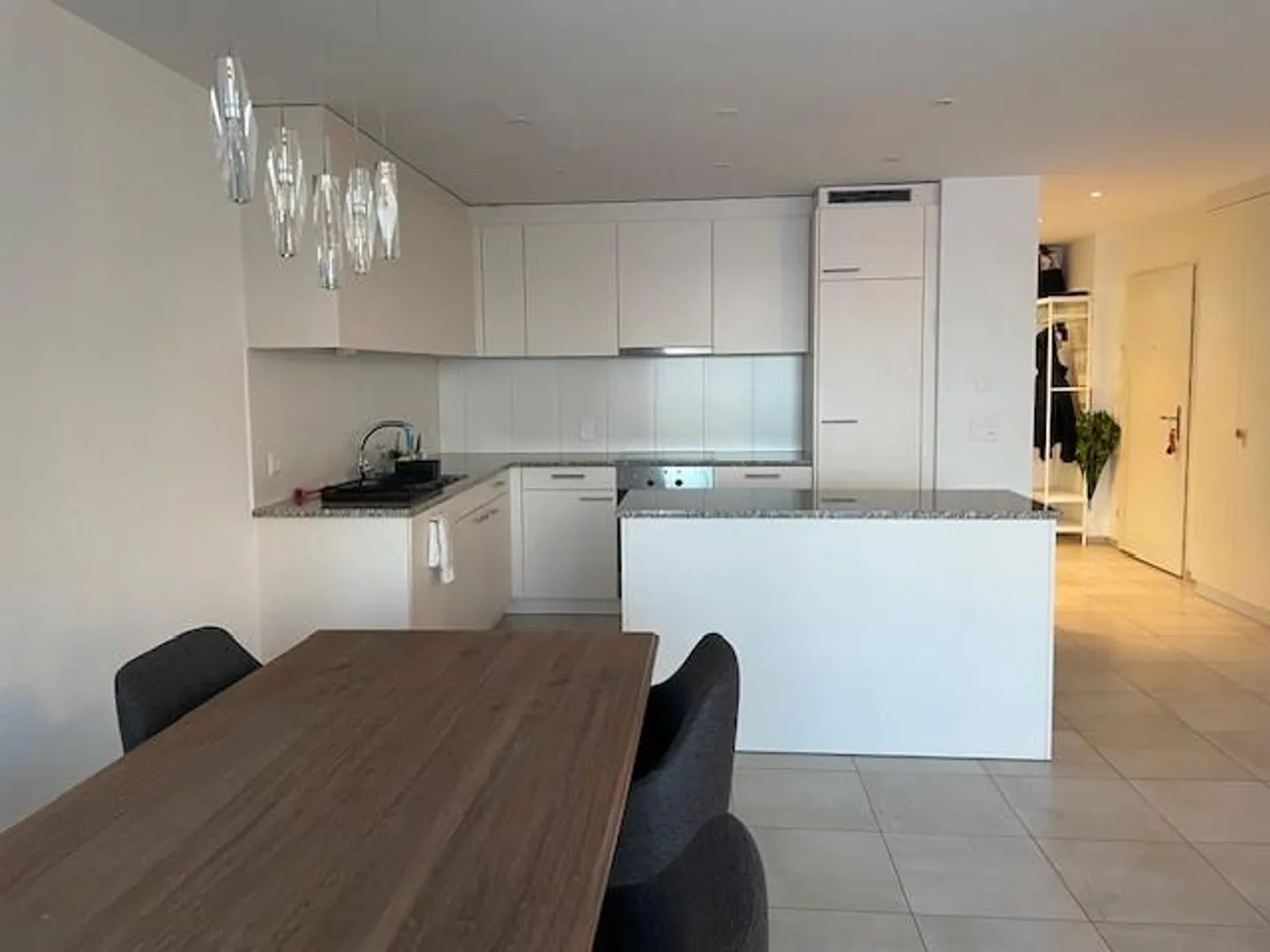 Your new home - stylish, central, with sunny balcony - Photo 3 of 8