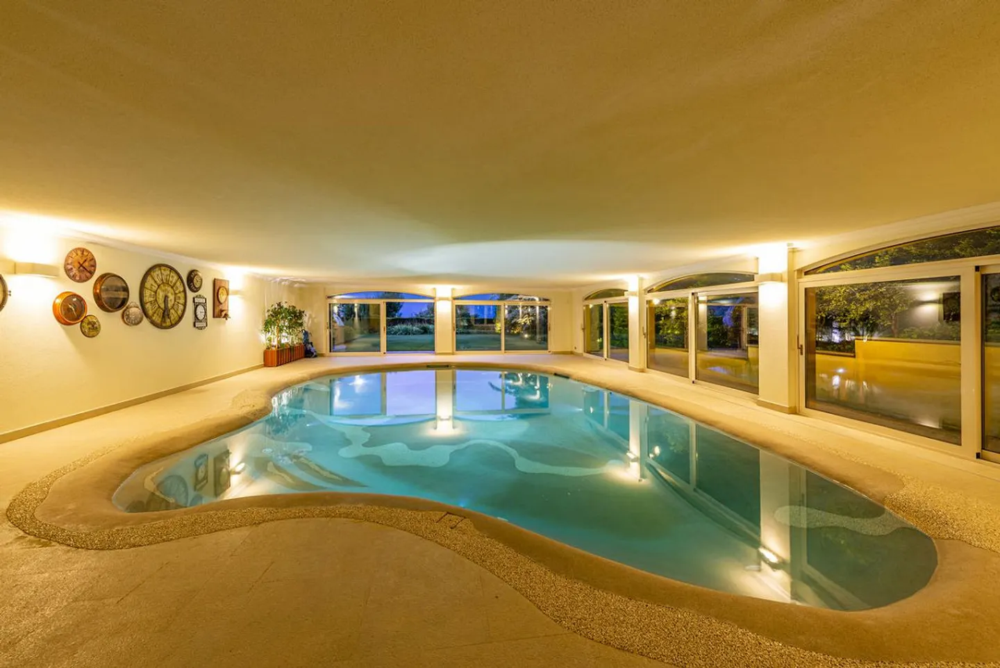 Elegante Villa mit Seeblick - Foto 16 von 25