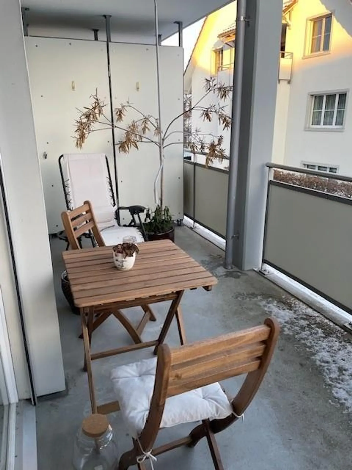 Your new home - stylish, central, with sunny balcony - Photo 7 of 8