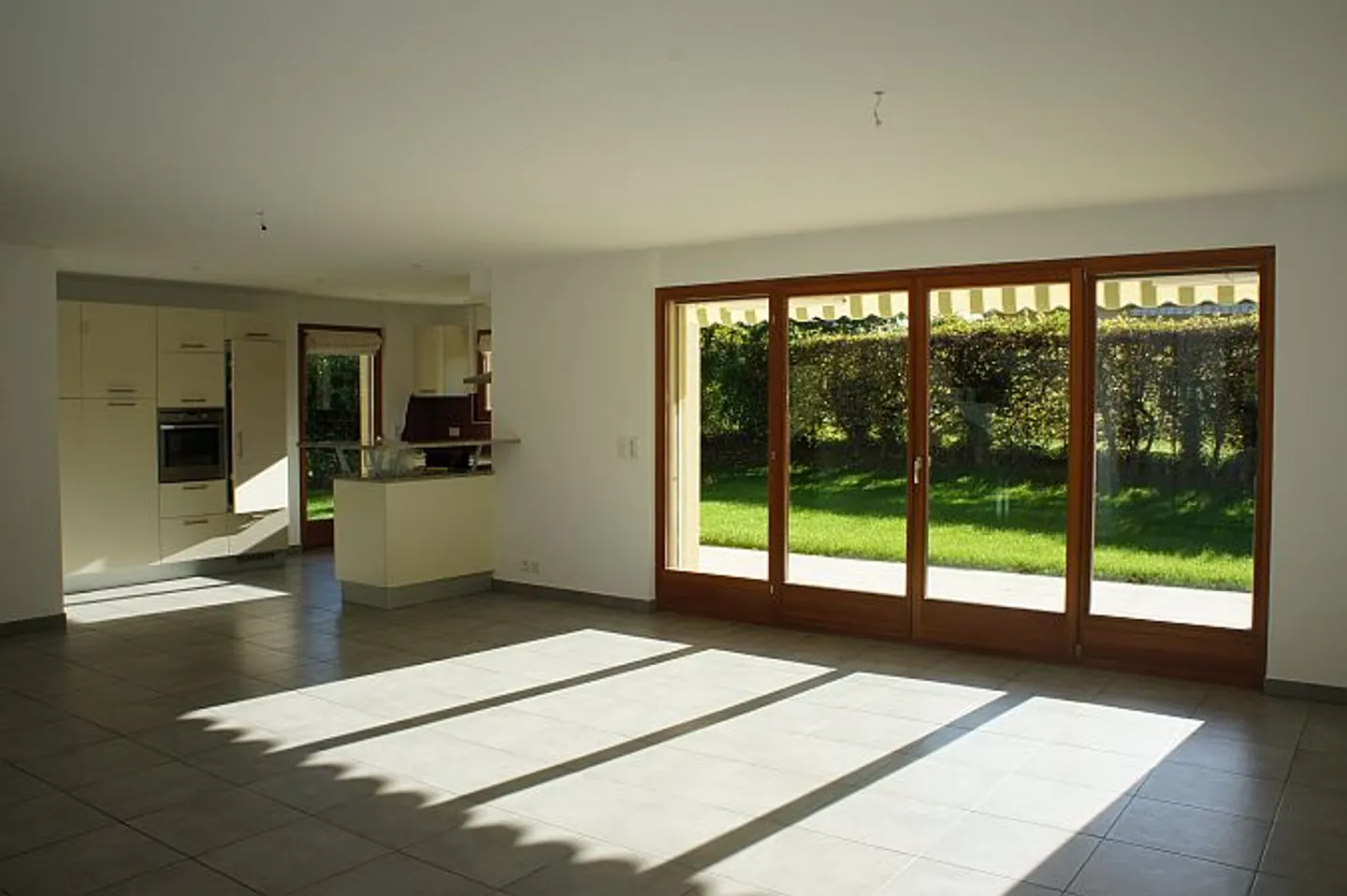 Villa moderna, pannello solare, pompa di calore, economica - Foto 3 di 7