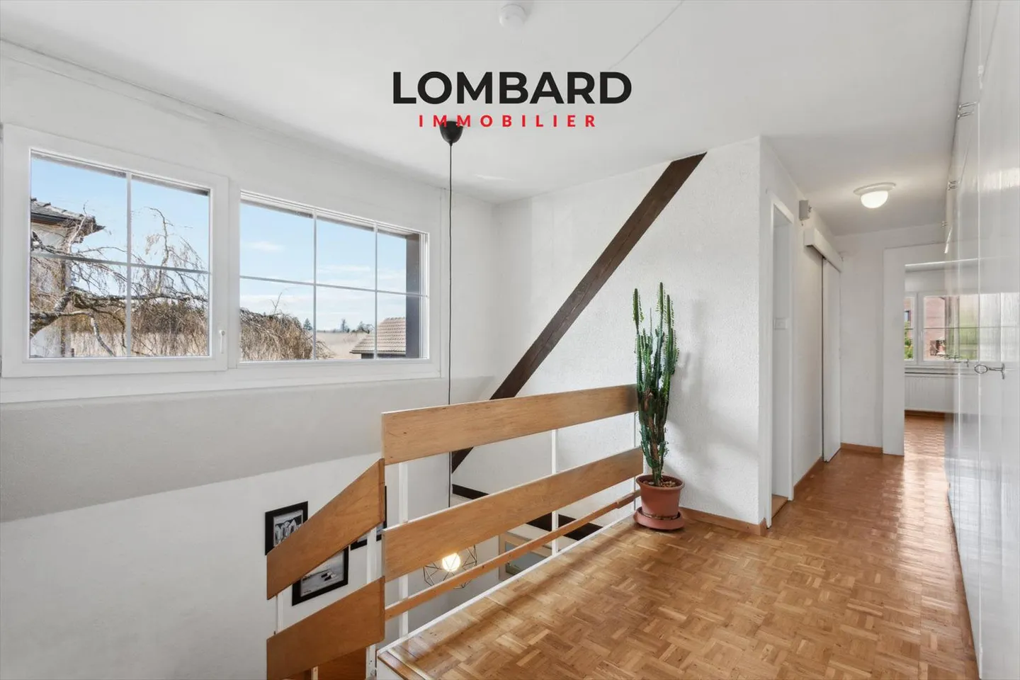 Spacious detached house with mountain views - Photo 8 of 11