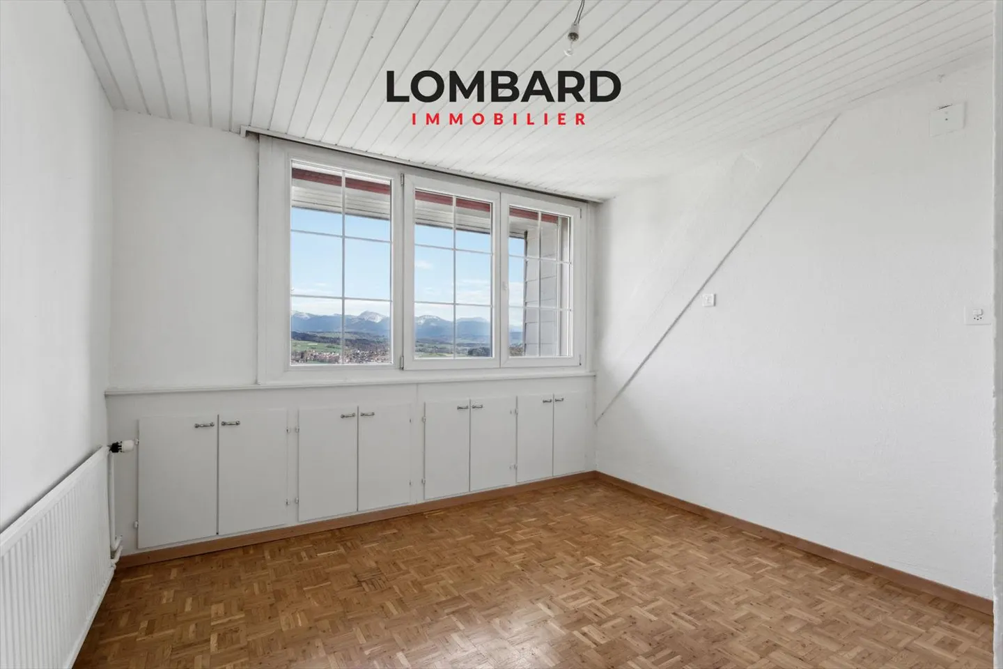 Spacious detached house with mountain views - Photo 10 of 11