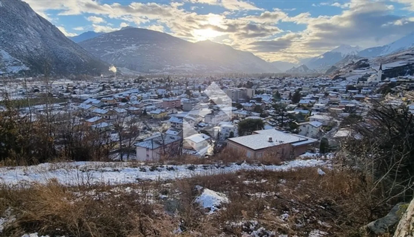 BUILDING PLOT IN SAINT-LÉONARD (VS) - Photo 1 of 3