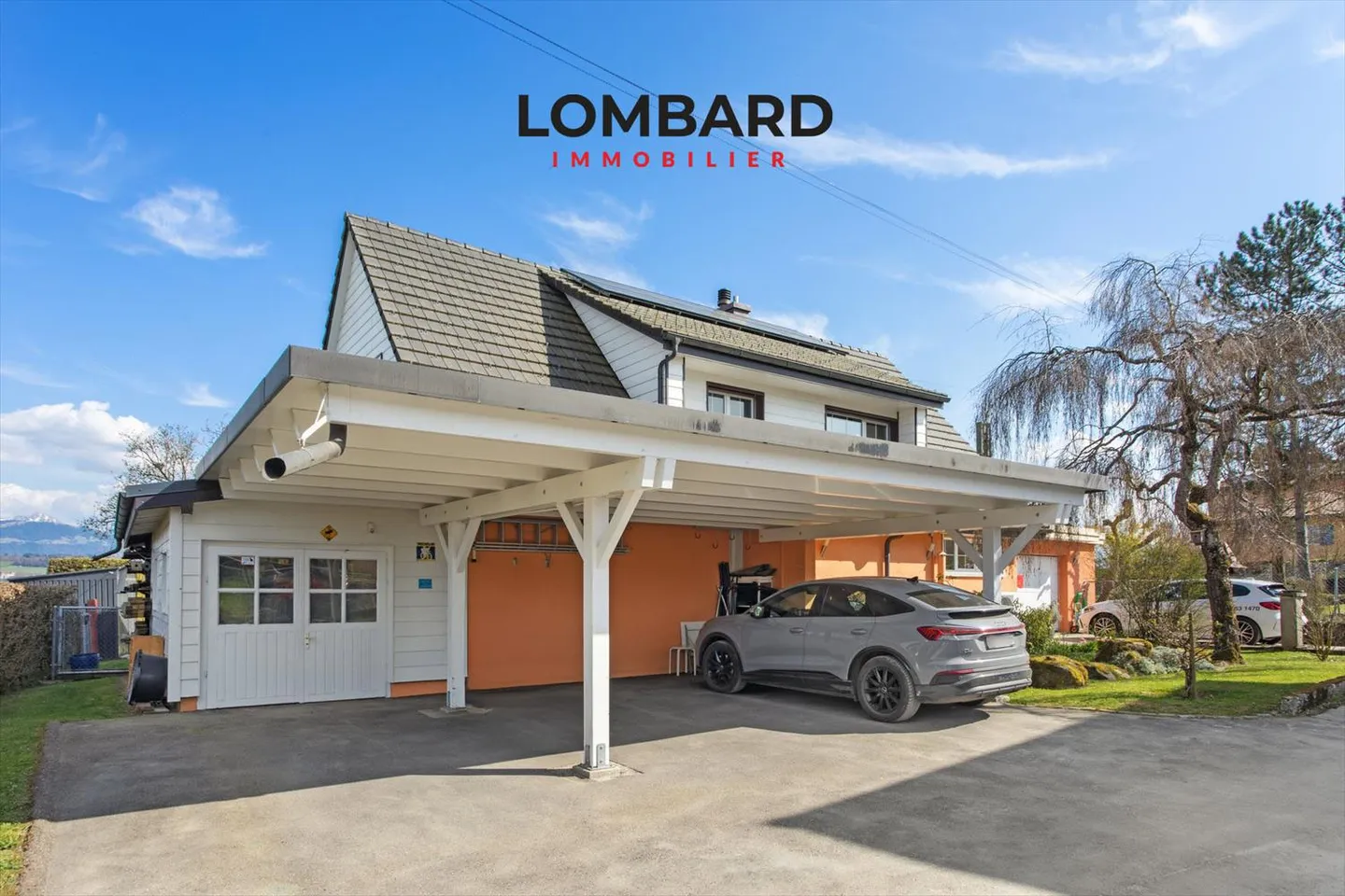 Spacious detached house with mountain views - Photo 4 of 11