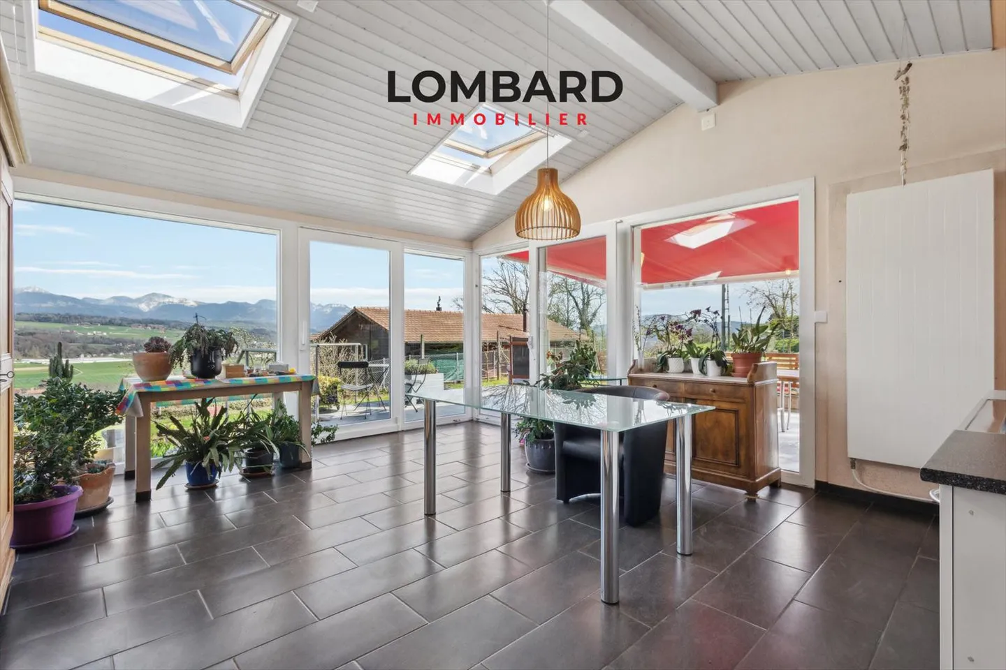 Spacious detached house with mountain views - Photo 7 of 11