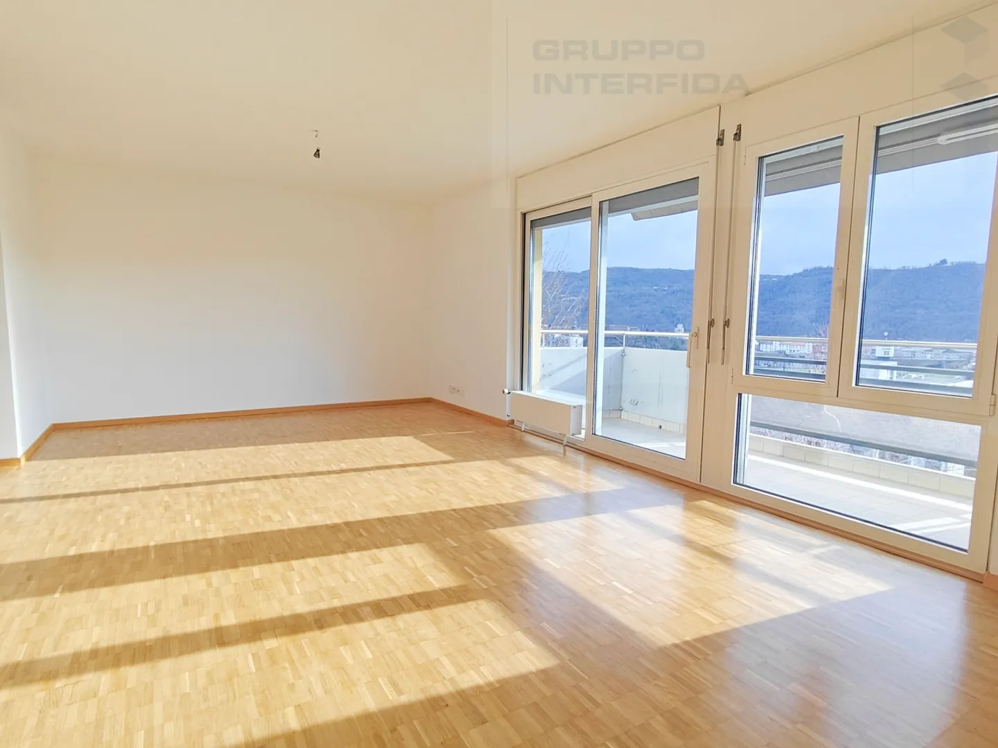 HELL 4.5 ZIMMER IN MORBIO INFERIORE - Foto 1 von 11