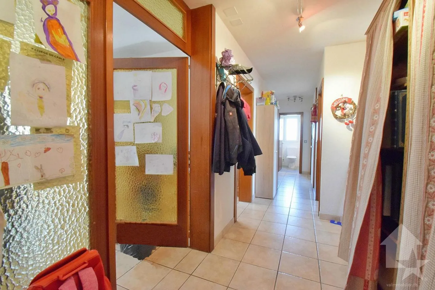 4.5 rooms with a garage box and an outdoor parking space included - Photo 9 of 13