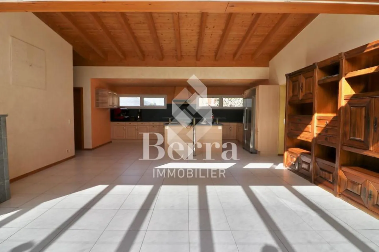 Propriété équestre avec villa individuelle dans la plaine du Rhône. - Photo 3 sur 13