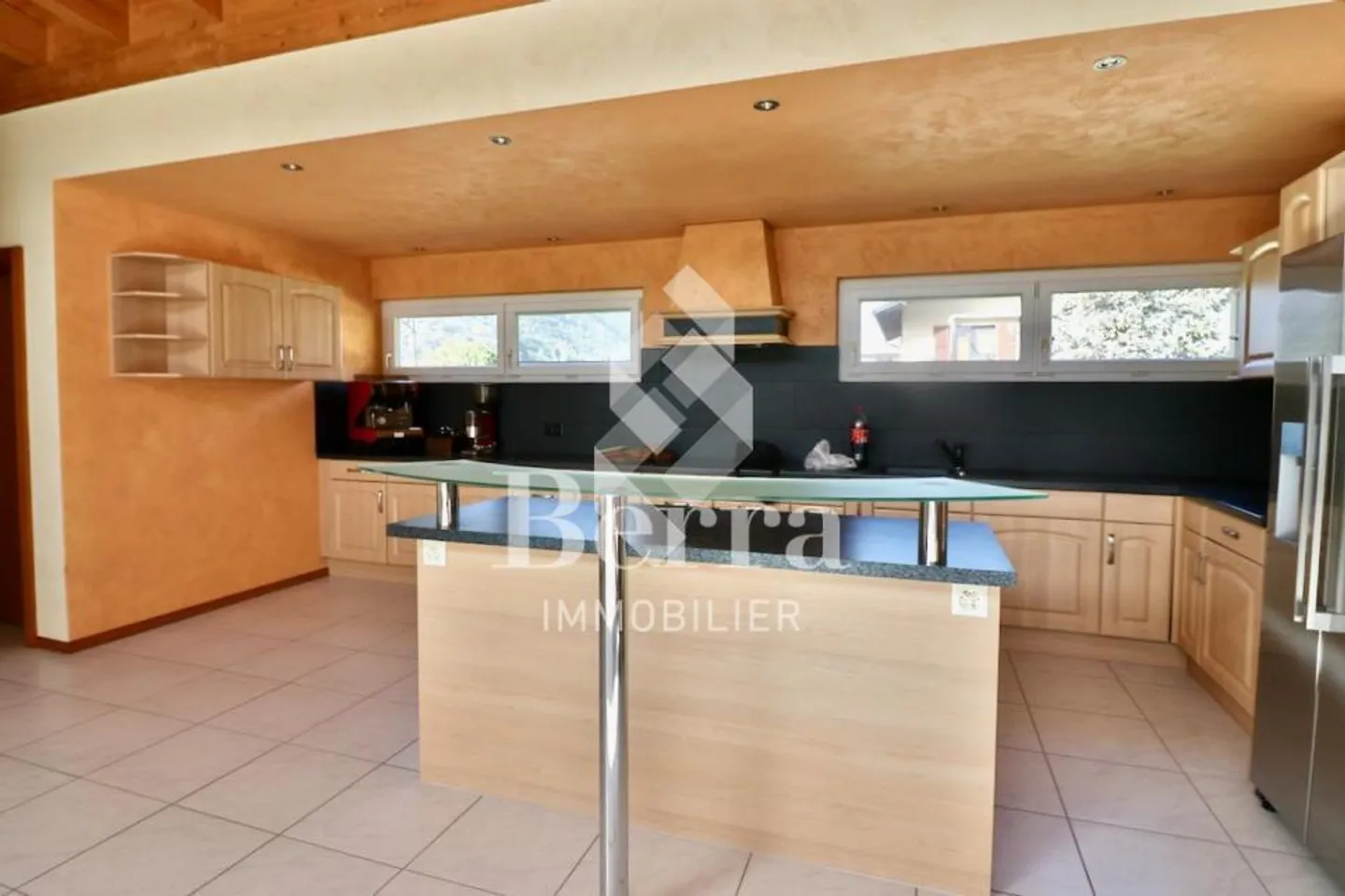 Propriété équestre avec villa individuelle dans la plaine du Rhône. - Photo 4 sur 13