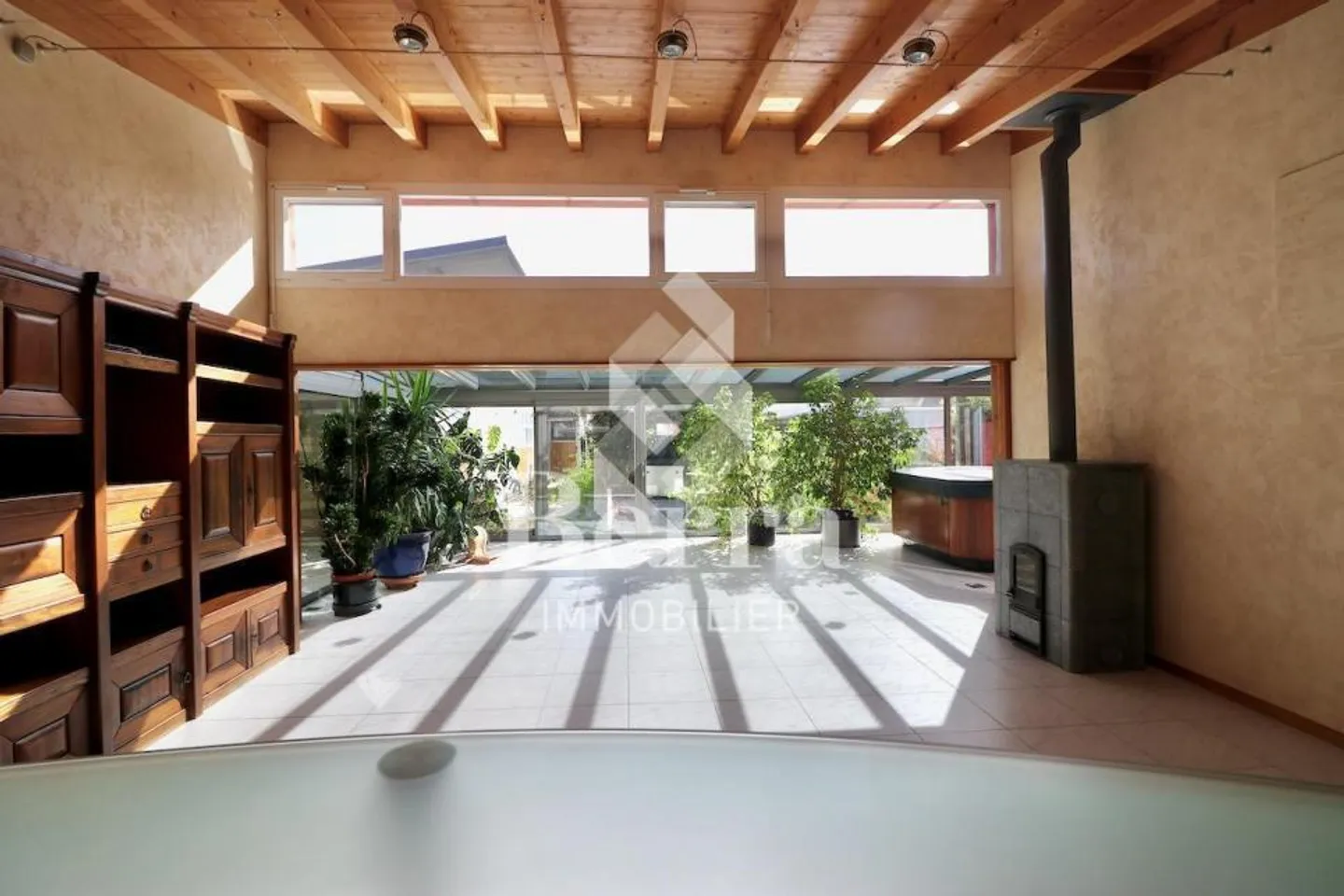 Propriété équestre avec villa individuelle dans la plaine du Rhône. - Photo 5 sur 13