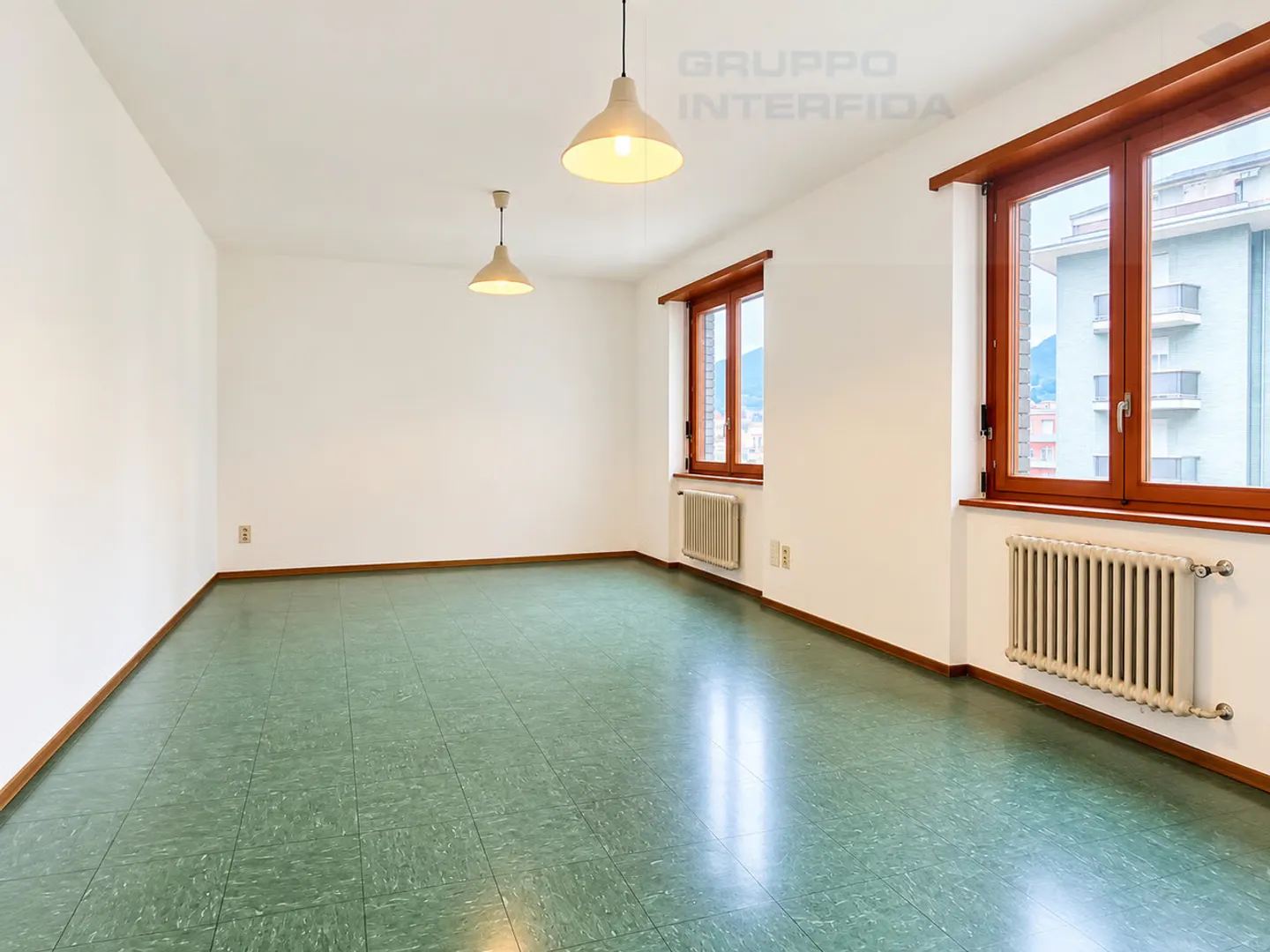KOMFORTABLES BÜRO IM HERZEN VON CHIASSO - Foto 1 von 3
