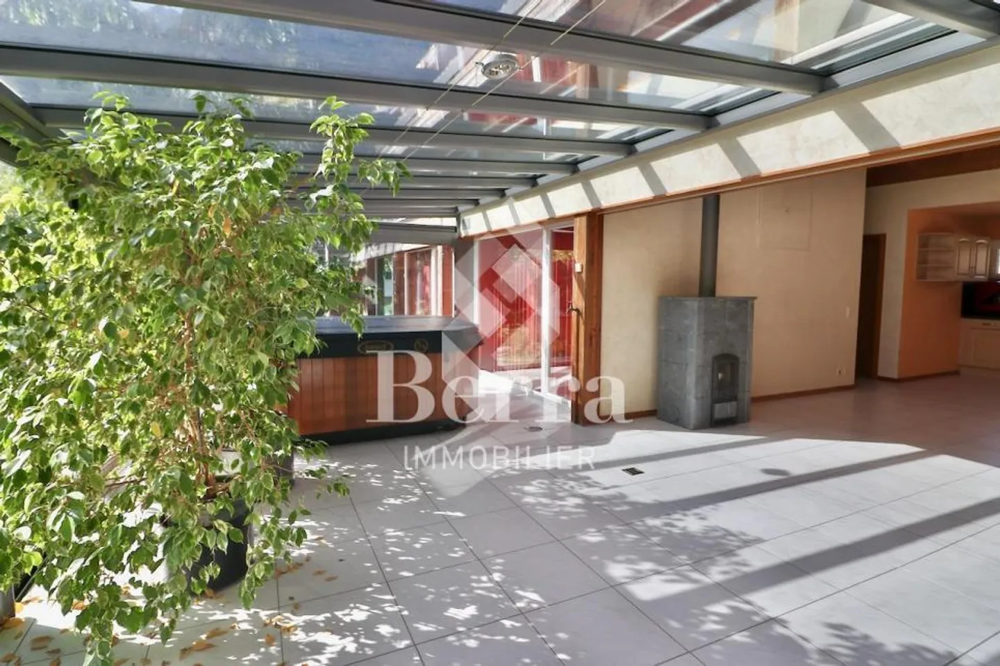 Propriété équestre avec villa individuelle dans la plaine du Rhône. - Photo 6 sur 13