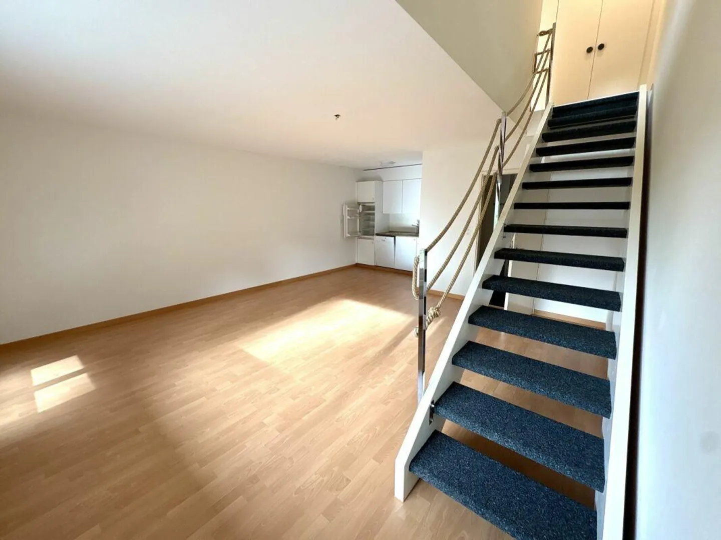 Bellissimo appartamento duplex con balcone in una posizione tranquilla - Foto 5 di 8