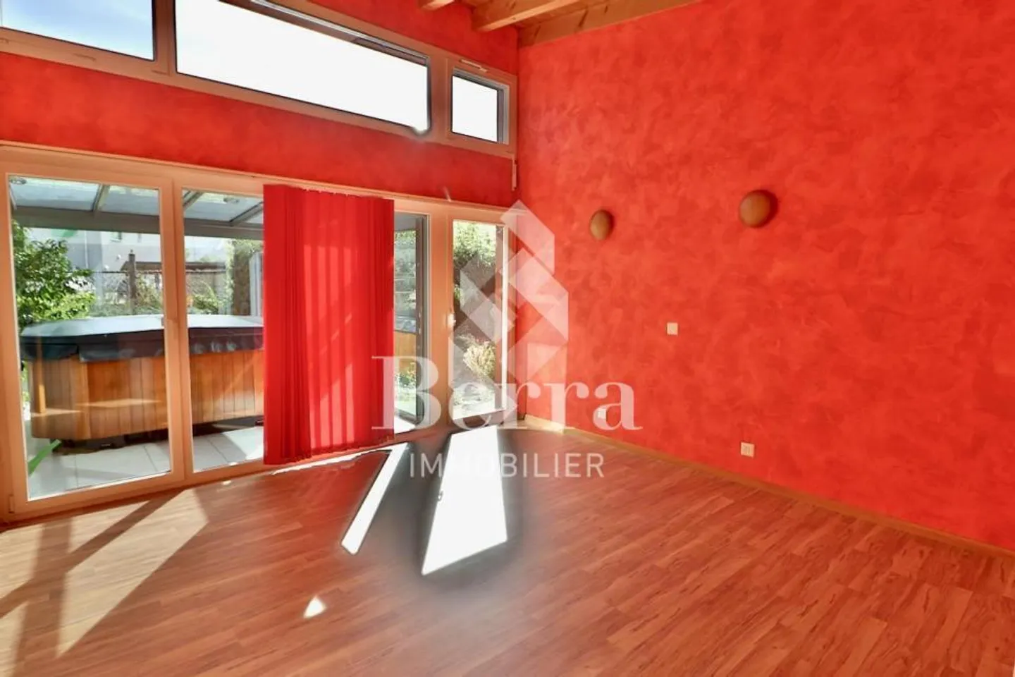 Propriété équestre avec villa individuelle dans la plaine du Rhône. - Photo 9 sur 13